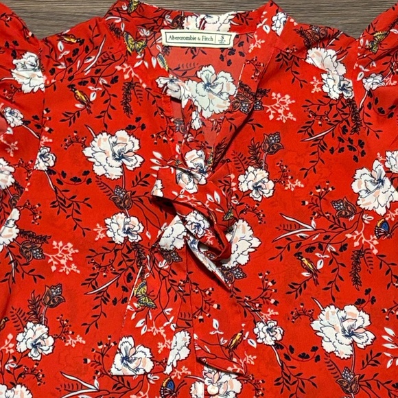 🔥🔥🔥Abercrombie & Fitch Red Flutter Sleeve Ruffled Blouse Size: Small🔥🔥🔥 - Picture 5 of 6